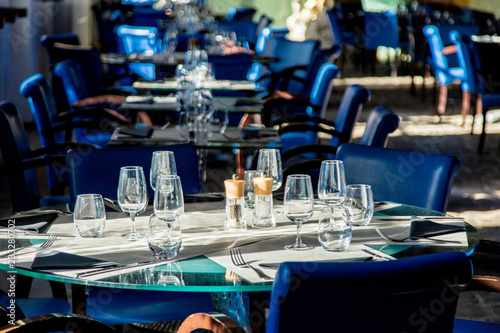 view of the table setting glasses, cutlery in a cafe © Masson