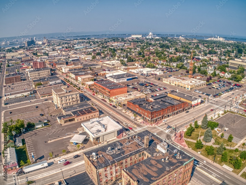 Naklejka premium City of Superior on the Shores of Lake Superior