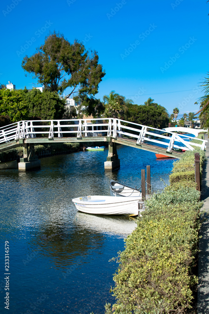 Naklejka premium A bridge over one of the canals in Venice, California