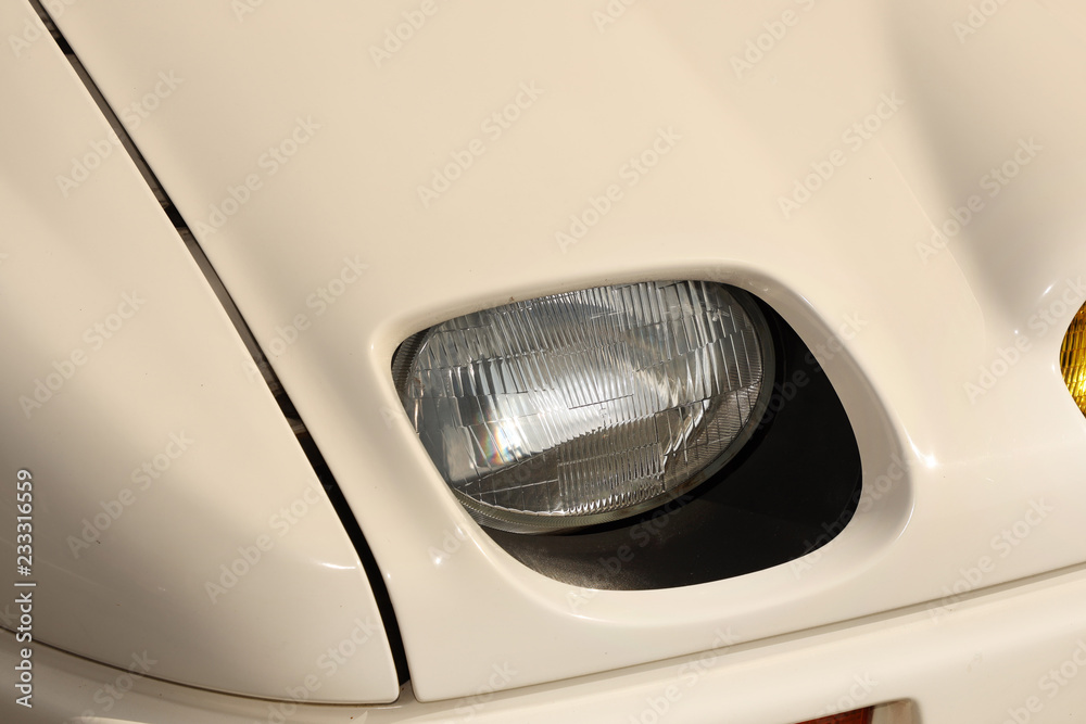 自動車のヘッドライト　Headlight of the old car
