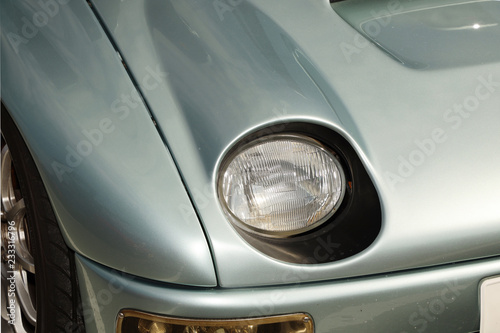 自動車のヘッドライト　Headlight of the old car   © norikko