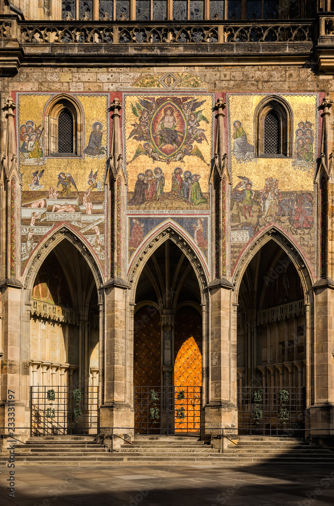 Obraz premium Golden gate entrance of cathedral of st. Vitus in Prague / Detail of the facade of the Metropolitan Cathedral of st. Vitus in Prague, Czech Republic.