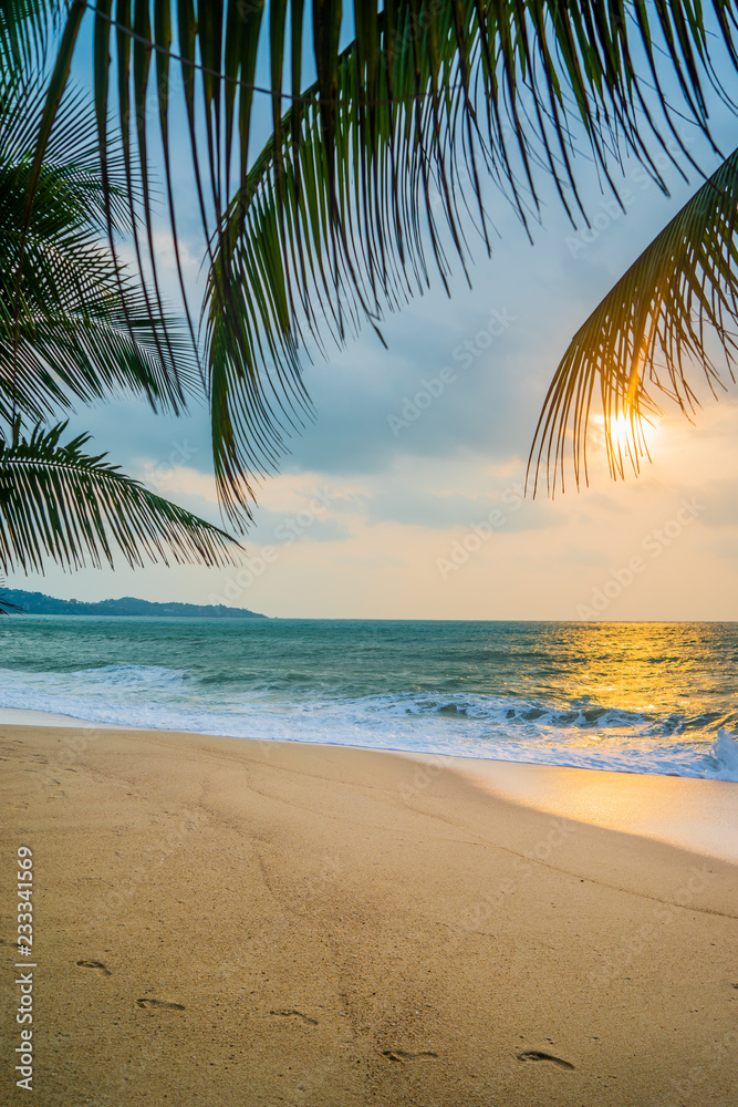 Obraz premium Sea sunrise in Koh Samui island