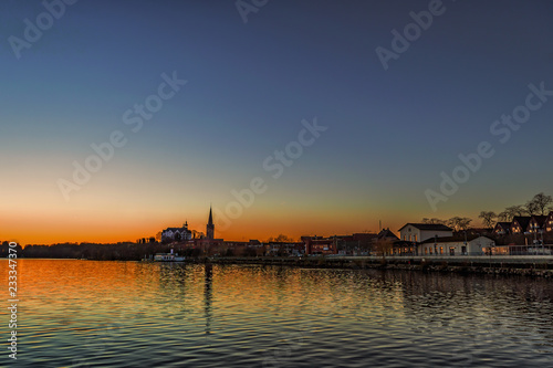 Die Stadt Plön in der Abenddämmerung