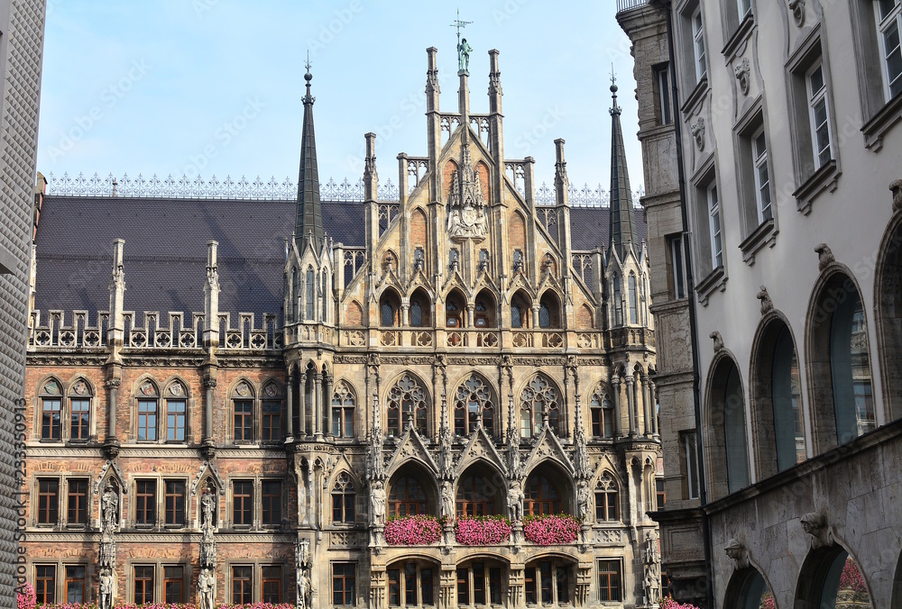 Fototapeta premium The famous Munich square, Marienplatz, with its Gothic-style palaces, Germany.
