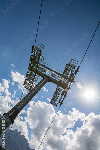 Mast vom Skilift gegen Himmel