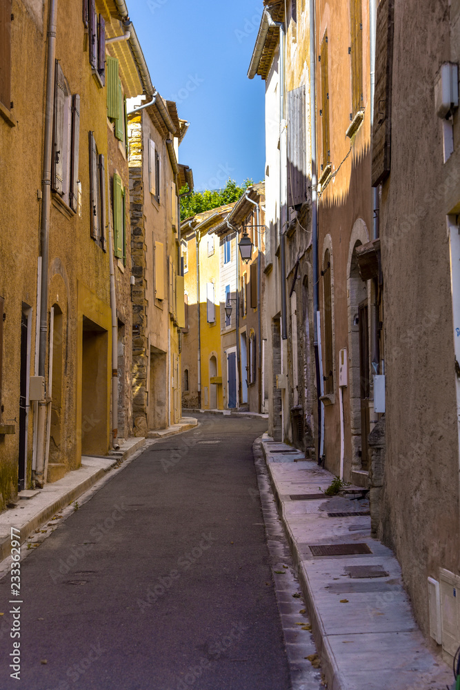 narrow lane of village Bédoins, Provence, France