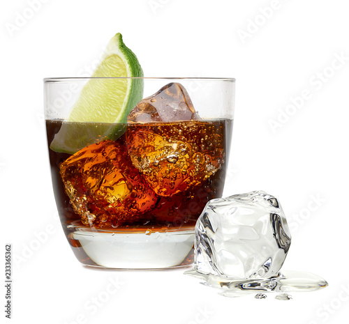Фотография Cuba libre drink or tequila cocktail with ice cubes and lime wedge in collins or