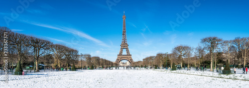 Paris Panorama im Winter mit Eiffelturm