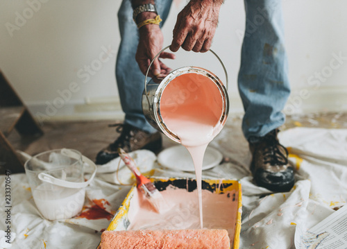 Εκτύπωση καμβά painting the walls pink