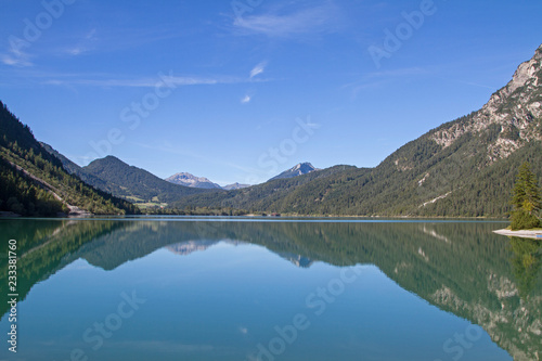 Fototapeta Naklejka Na Ścianę i Meble -   Heiterwanger See in Tirol