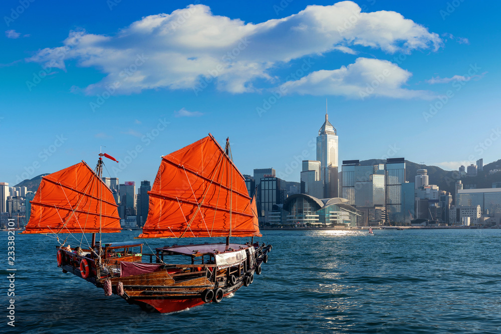 Obraz premium Victoria Harbour with junk ship in Hong Kong.