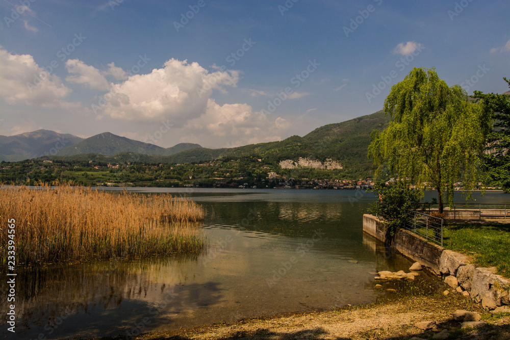 Fototapeta premium Pusiano lake , panorama , Italy