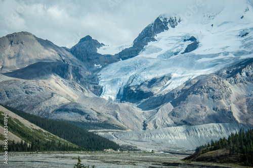 Lovely mountain scenery in the Canadian Rockies along the Icefields Parkway in summer