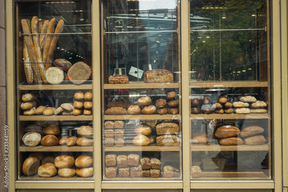 Various type of breads on display at a bakery, New York City, New York State, USA - obrazy, fototapety, plakaty 