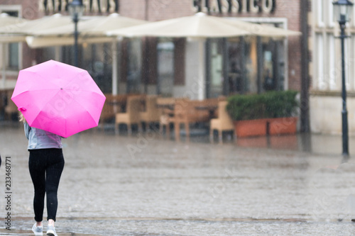 pink umbrella 