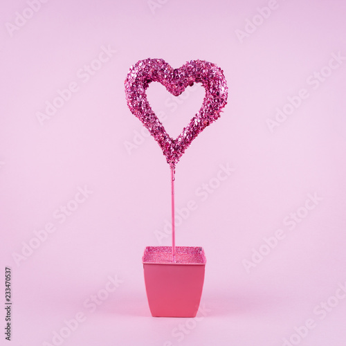 Glitter heart in flower pot on pink background.  Valentines day and love growth concept © Ekaterina_Molchanova