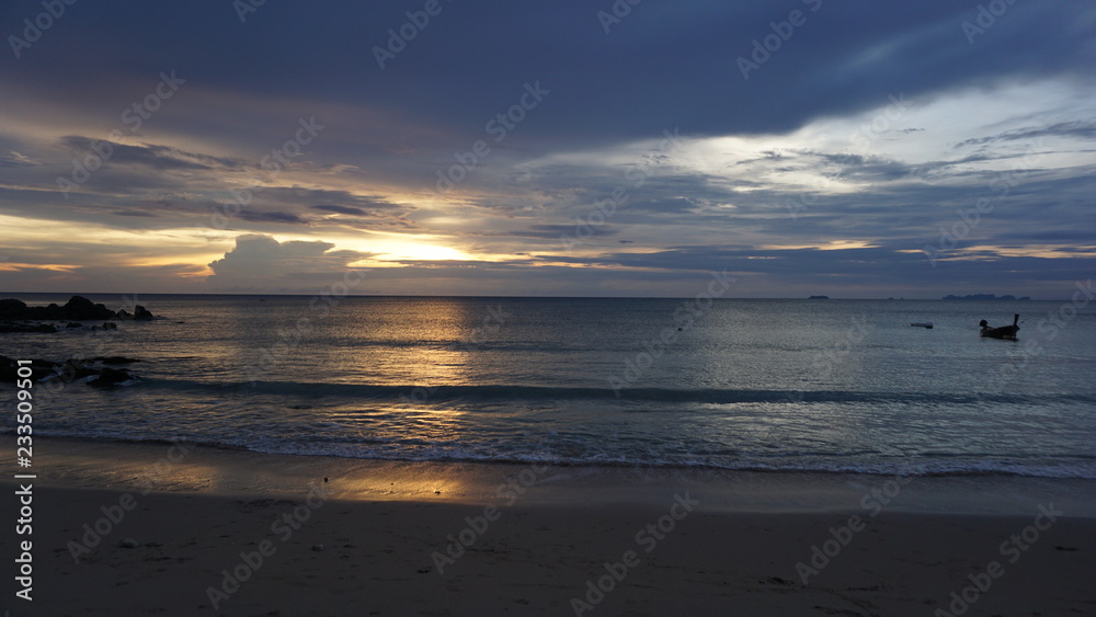 Obraz premium sunset over sea