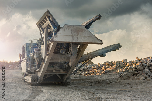 Excavator and machine to pulverize stone in a quarry