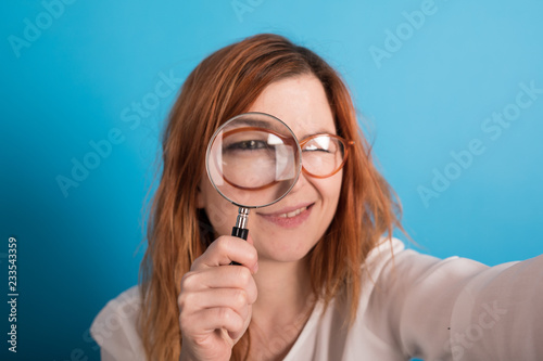 girl with manifying glass