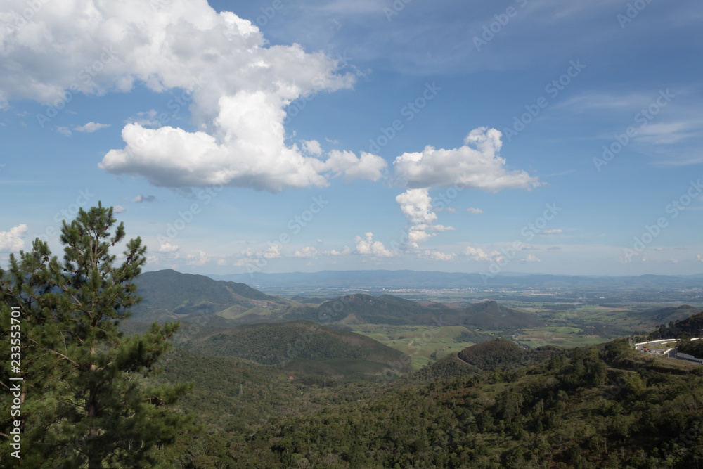 Vista para a Serra da Mantiqueira | View to the Mantiqueira Mountains	
