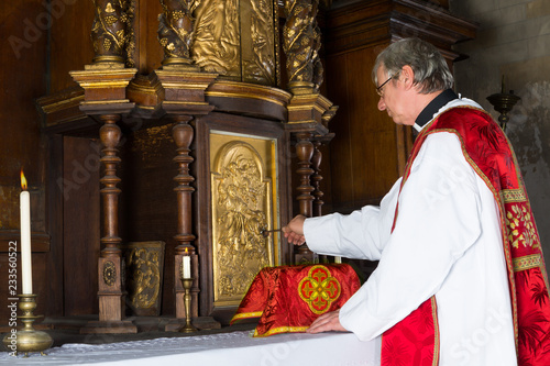 Baroque tabernacle photo