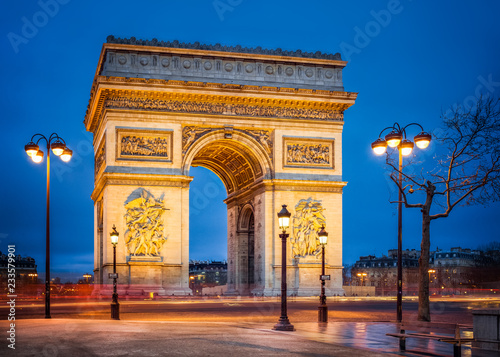 Arc de Triomphe im Winter, Paris, Frankreich © eyetronic