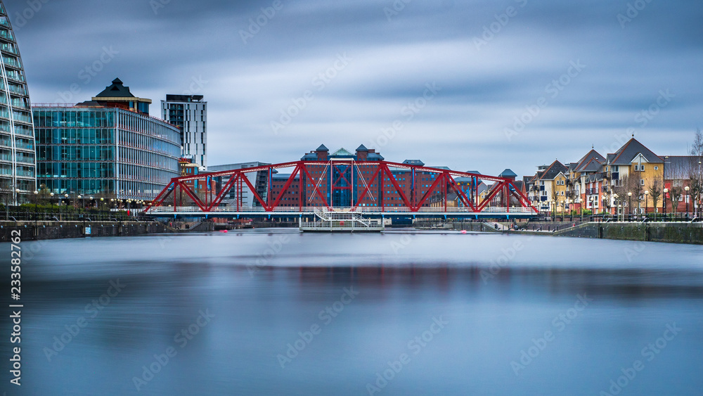 The Detroit Bridge in Salford Quays - obrazy, fototapety, plakaty 