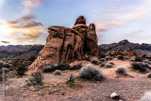 red rocks in the desert © Lorna Kroepfl