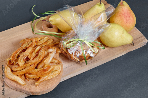 Dried pears and fresh pears