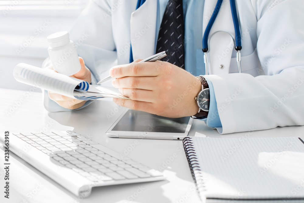 Doctor writes out the pills to the patient Doctor writes out the pills to the patient