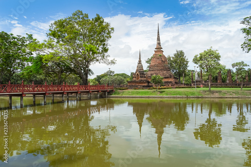 UNESCO World Heritage site Wat Sa Si in Sukhothai. © Maicyber
