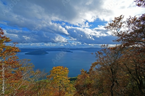十和田湖の秋の情景