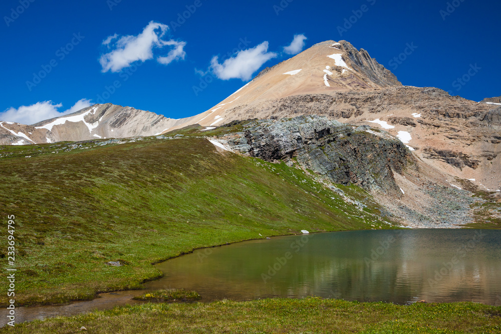 Fototapeta premium Helen Lake a popular hiking destination in Banff National Park, Alberta, Canada