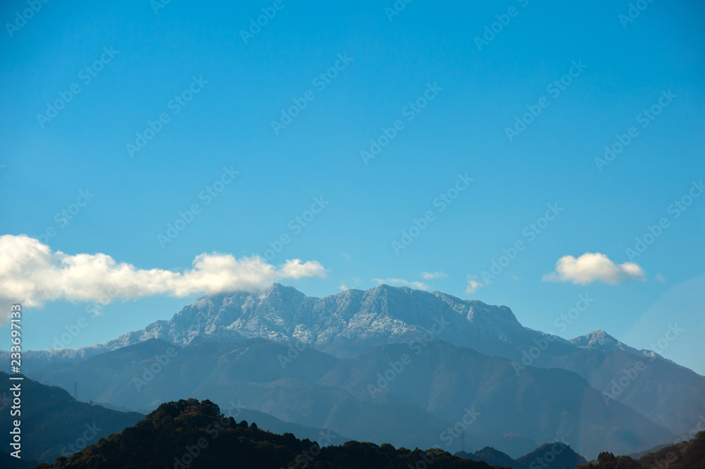 Obraz premium 西条より石鎚山を望む