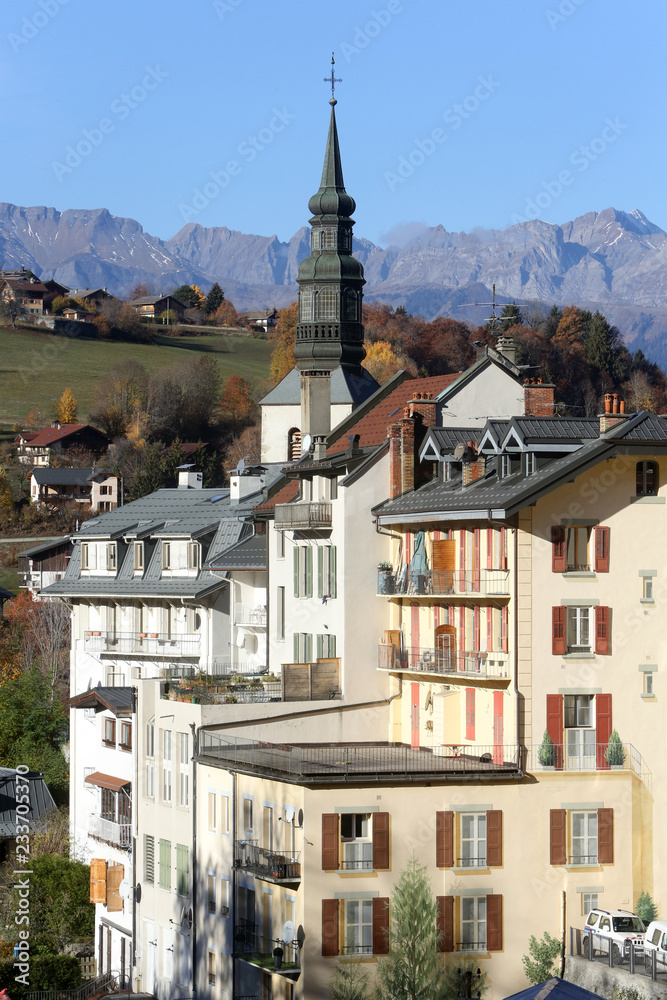 Fototapeta premium Eglise Saint-Gervais et Saint-Protais. Saint-Gervais-les-Bains. / Church of St. Gervais and St. Protais. Saint-Gervais-les-Bains.