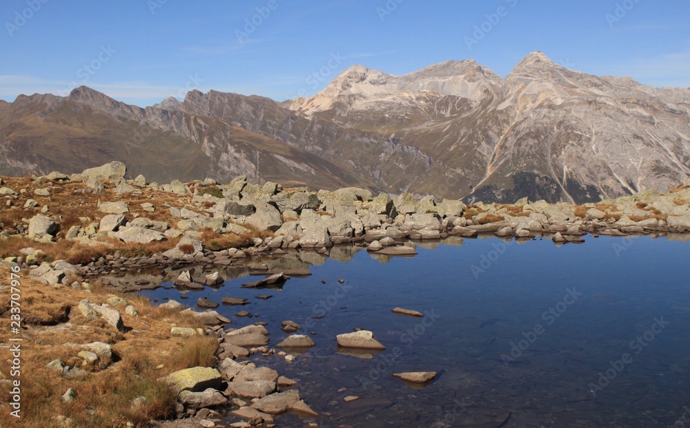 Hochalpine Bergwelt / Bergseeli mit Teurihorn