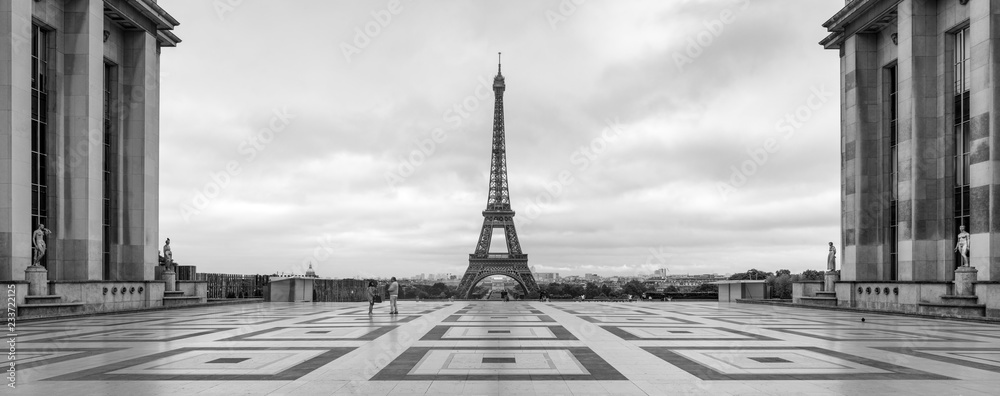 Place du Trocadero Panorama mit Eiffelturm, Paris, Frankreich - obrazy, fototapety, plakaty 