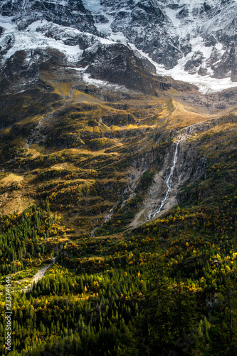 Schmadribachfälle im Herbst im hinteren Lauterbrunnental