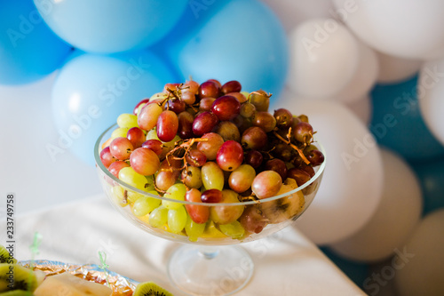 Fototapeta Naklejka Na Ścianę i Meble -  Sliced ​​fruits on a buffet table
