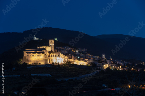 Assisi bei Nacht © MorePictures