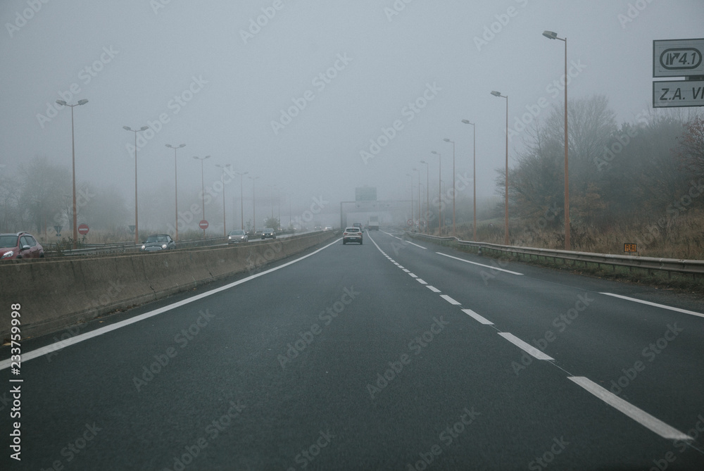 route voitures brouillard mauvais temps