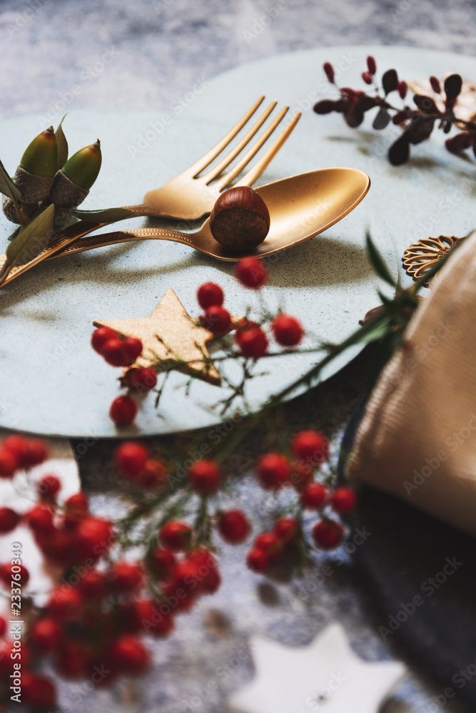 christmas table setting, golden cutlery and nandinas