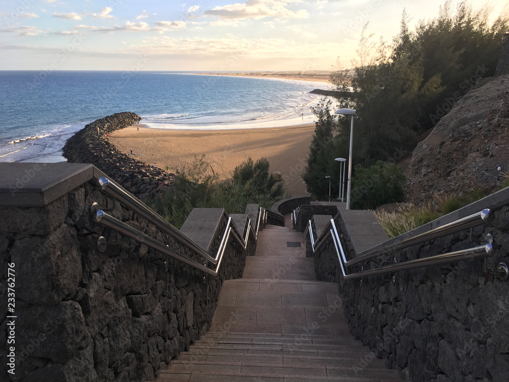 Obraz premium Staircase leading down to beach