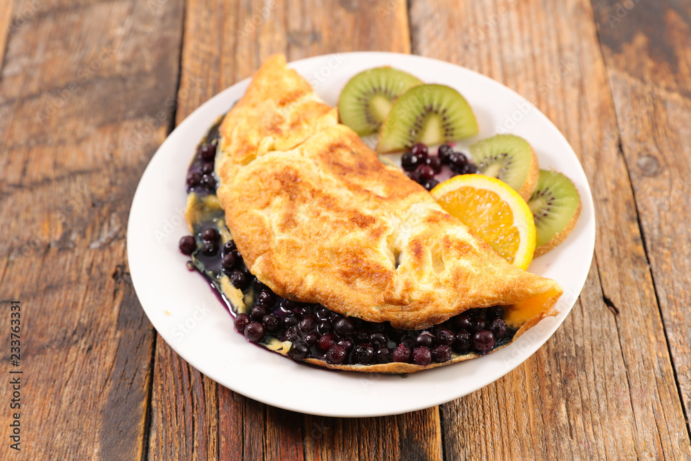 blueberry omelet and fruits