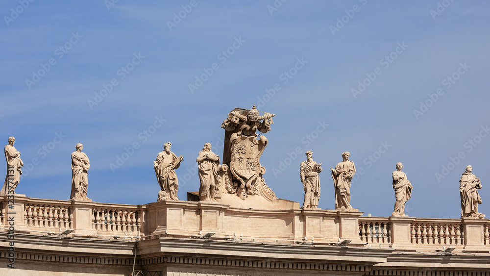 Colonnade Statues