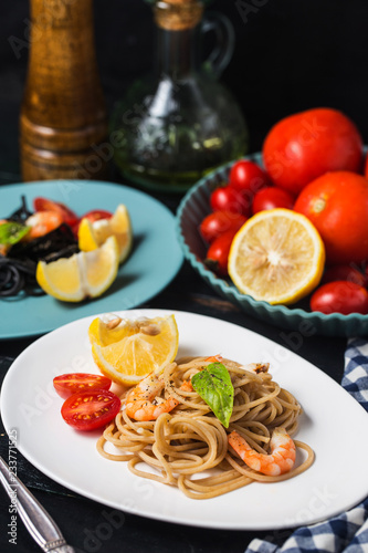 A delicious plate of shrimp scampi with spaghetti and lemon.