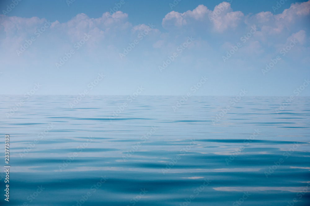 Fototapeta premium Beautiful sky and blue smooth ocean.