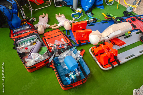 kit para emergencias profesional o kit de primera ayuda o de auxilio profesional o primeros auxilios