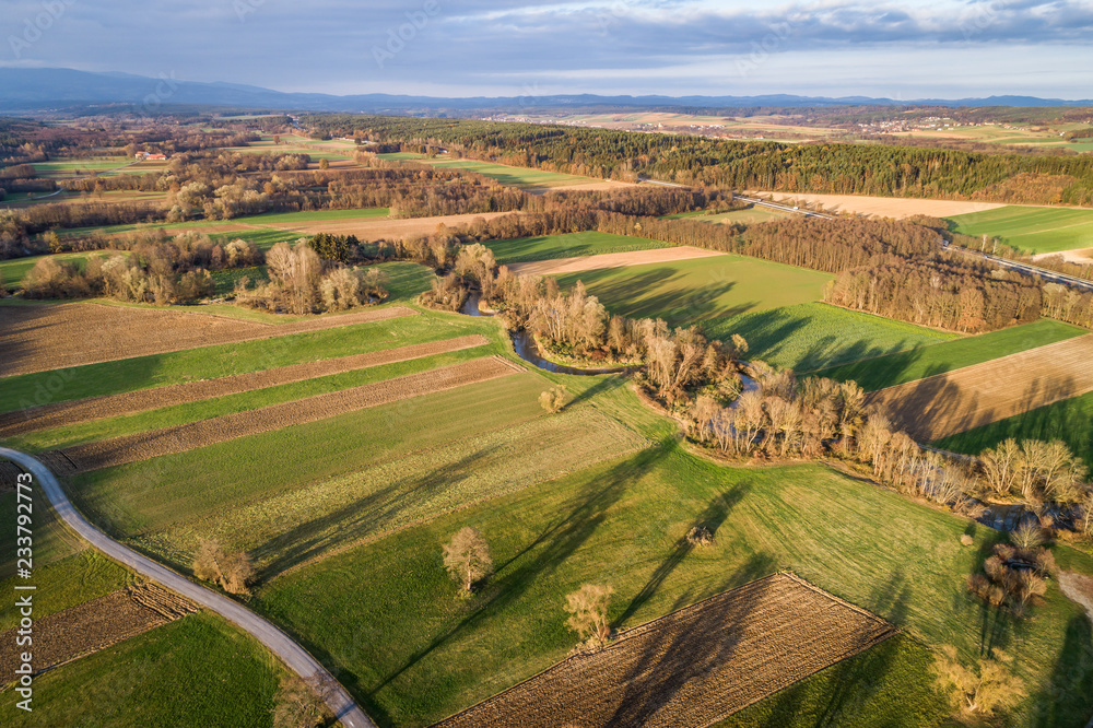 Herbstlandschaft mit Lafnitztal im Burgenland (A)